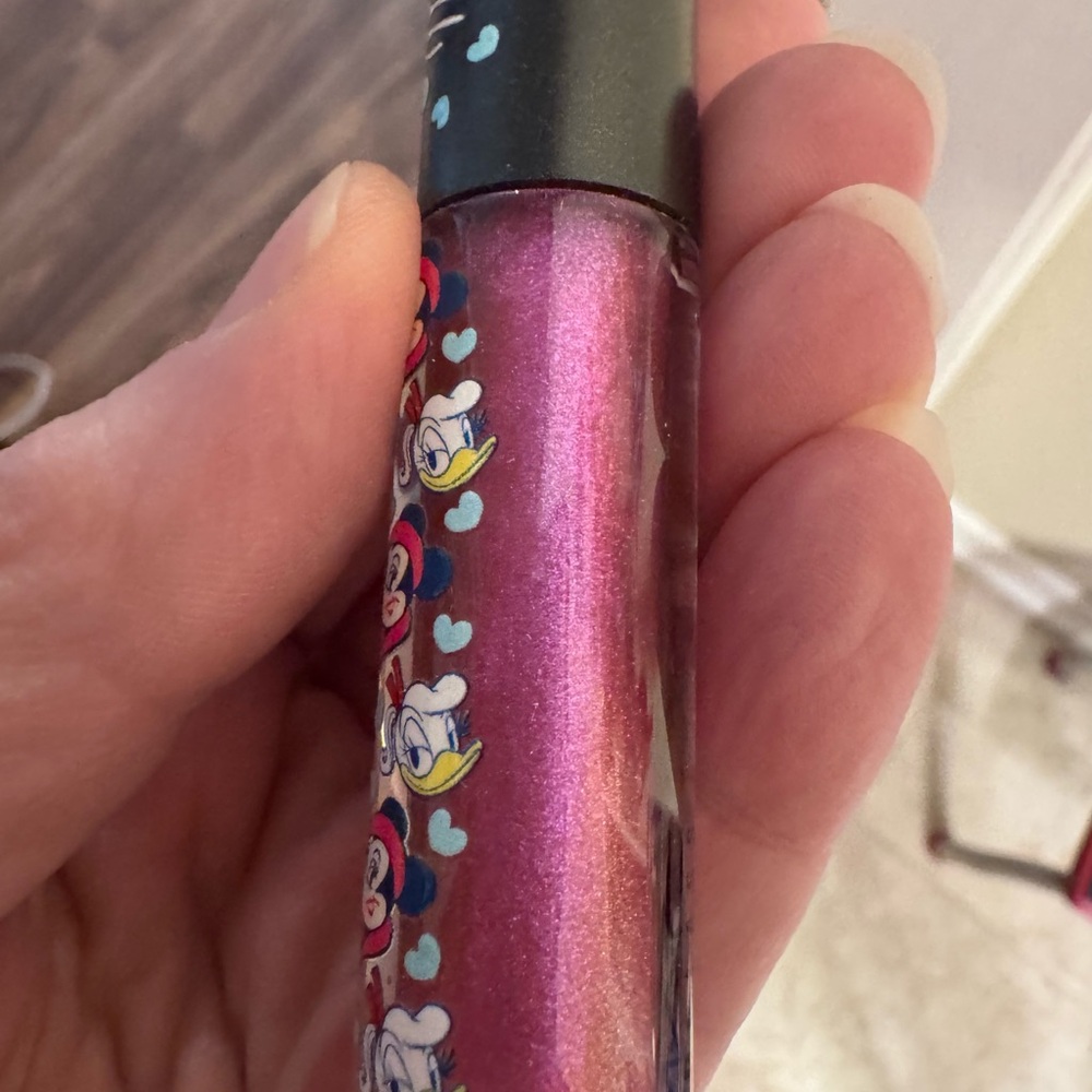 MAC x Disney Minnie & Daisy “Polka Dot”Lipgloss - Picture 4 of 7